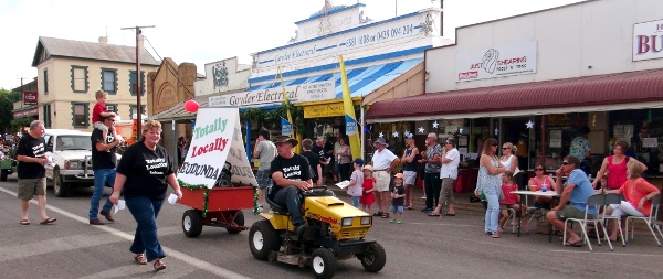 totally-locally-eudunda-in-street-parade-first-time