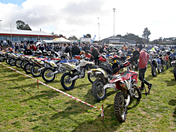 Swann Insurance 24 Hour 2011 - showing bikes ready at Eudunda - Main Control